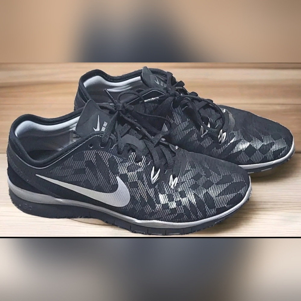 NIKE Free TR Fit 5 Running Women's Sz 6, 806277-001 Black Silver Training Shoes